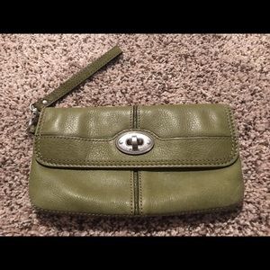 Fossil Clutch
